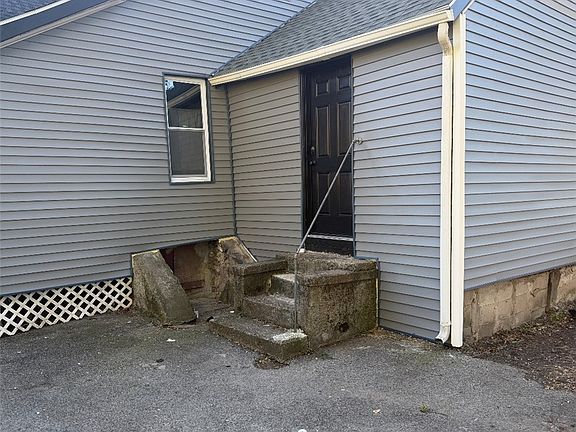 3rd image of 70 Pardee St