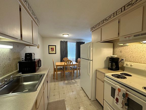 3rd image of 1553 Empire Blvd #22