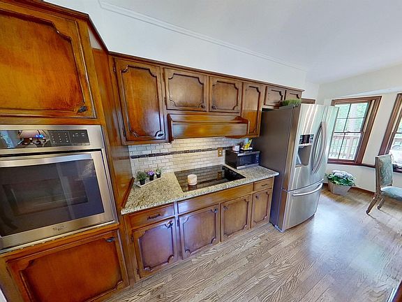 3rd image of 3221 Pinehurst Dr