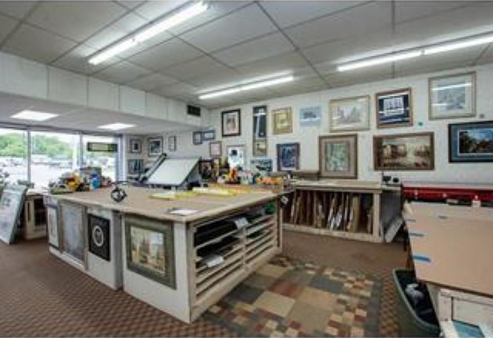 2nd image of 1268 Robert St S