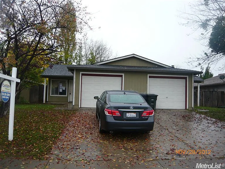 3107 Laurelhurst Dr photo 1