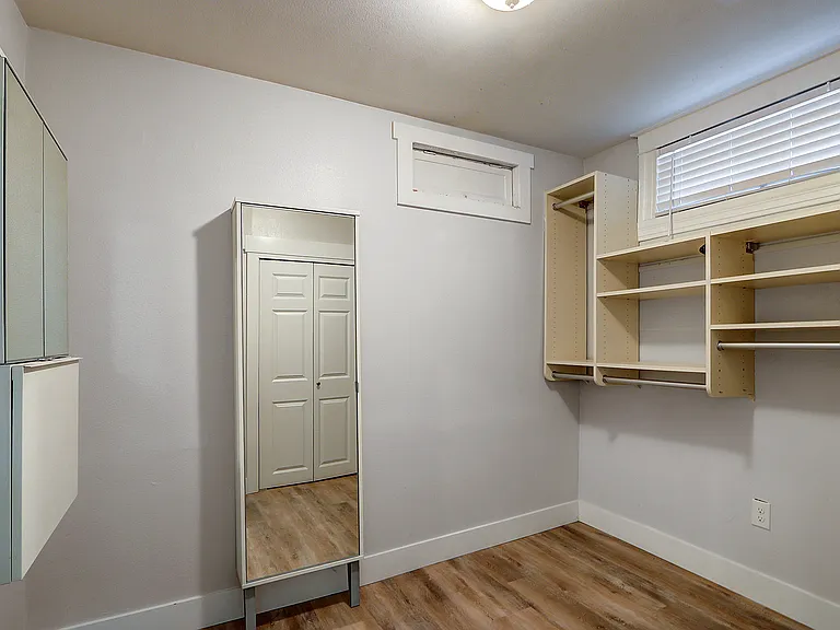 1522 Taylor Ave N #B — Photo 17