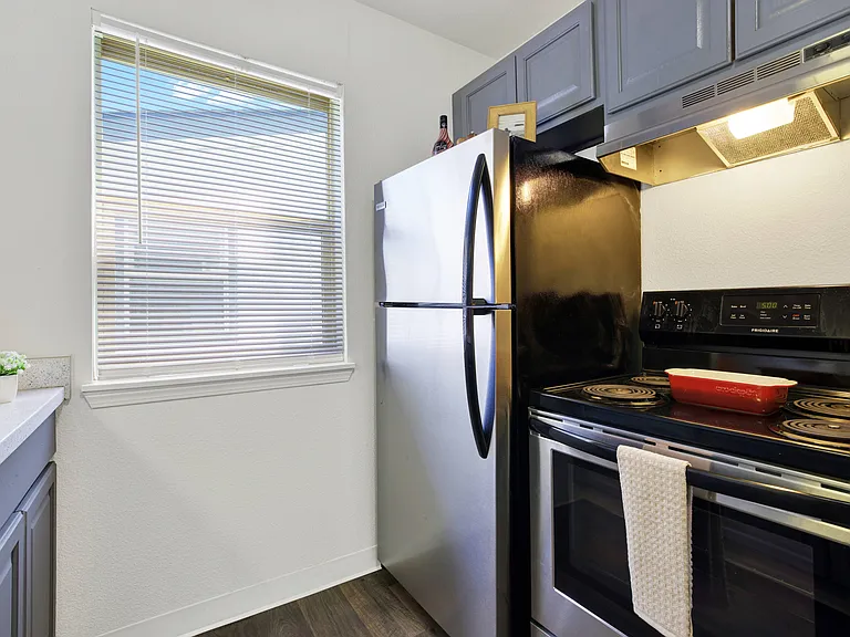Kentwood Apartments — Photo 29