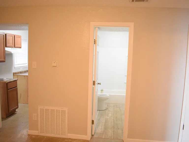 2433 Woden Rd — Photo 11