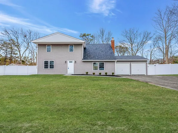 14 Cottonwood Avenue, Port Jefferson Station, NY 11776