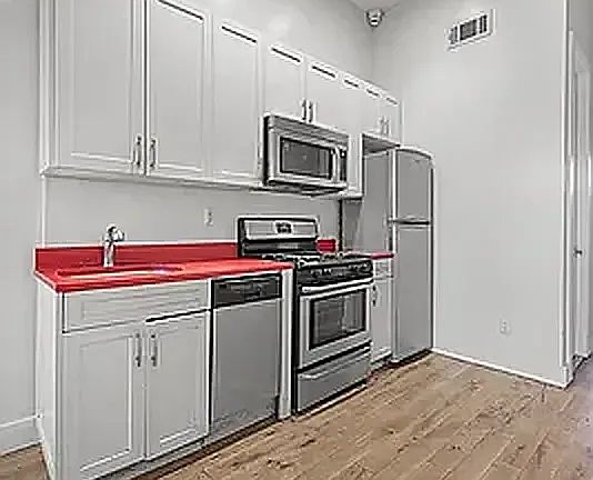 3rd image of 187 Wilson Ave #2S