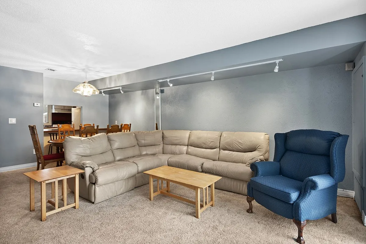 Building Photo - 5000 S Townhouse Dr #C3