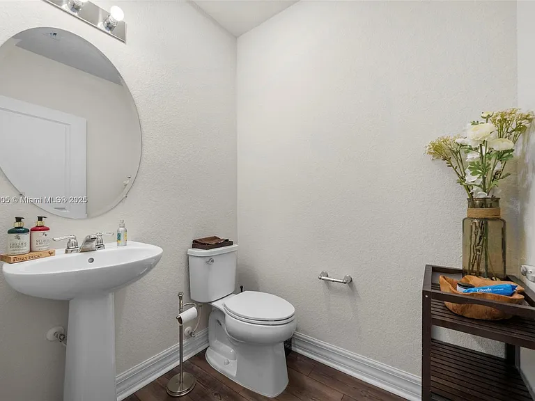 3142 Poinciana St — Photo 8