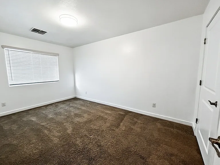 1852 N 51st St #5 — Photo 7