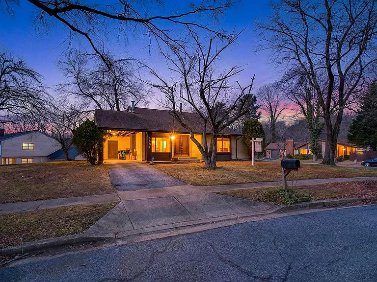 8801 Monmouth Dr — Photo 30