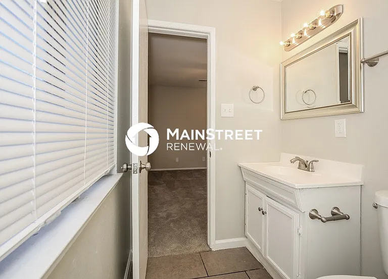 2126 Citroen St — Photo 10