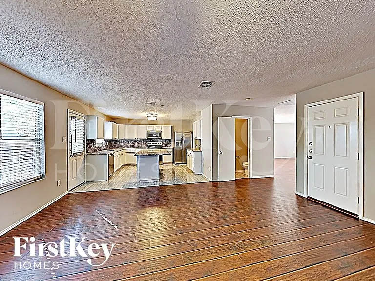 1001 Mazourka Dr — Photo 4