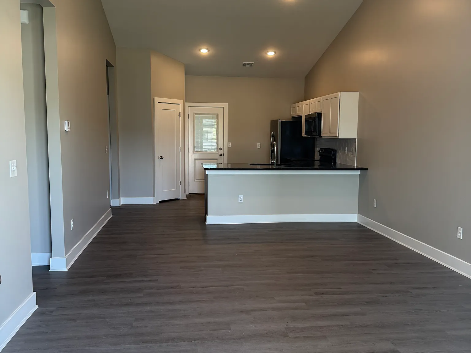 3 bed, 1270 sqft, $1,595 — Photo 4