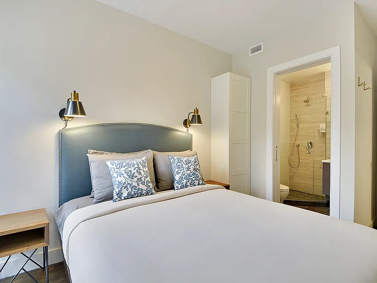 206 E 20th St #TOWNHOUSE — Photo 6