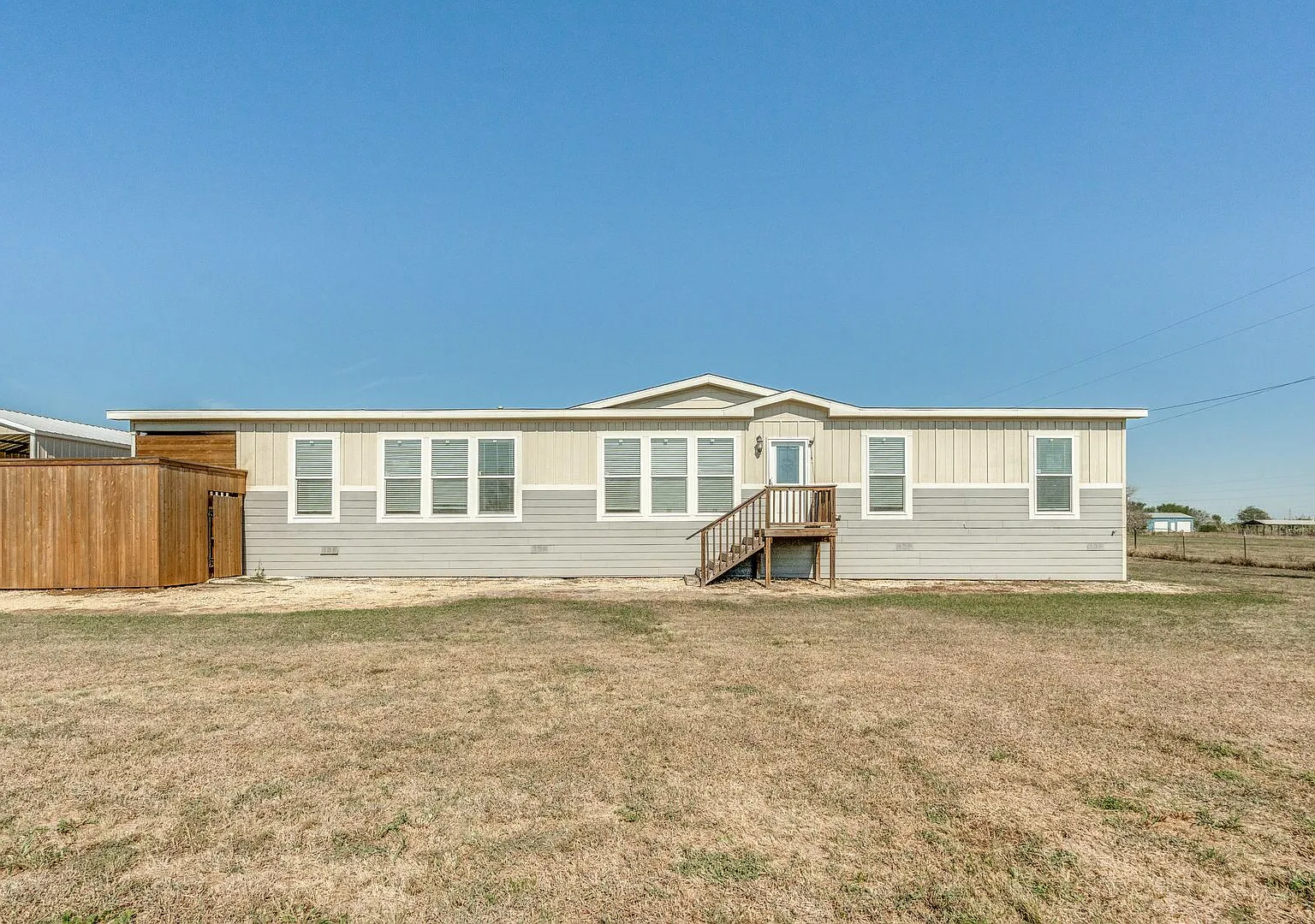 Nice 3 Bedroom and 2 Bath Manufactured Home! — Photo 2