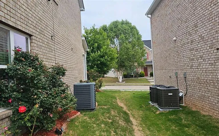 684 Armitage Way — Photo 24