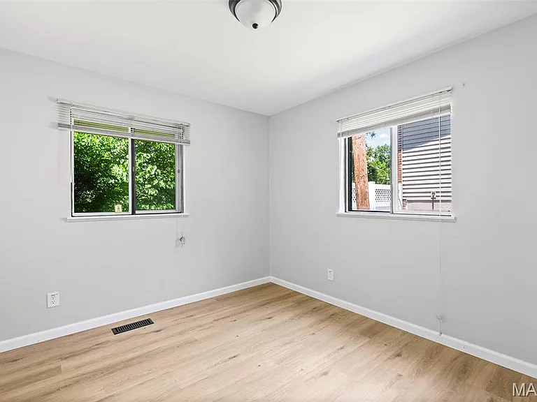 404 Spring Meadows Dr — Photo 20