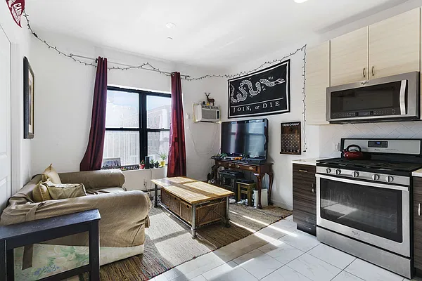 Rented by Signature Properties of Dover LLC | media 8