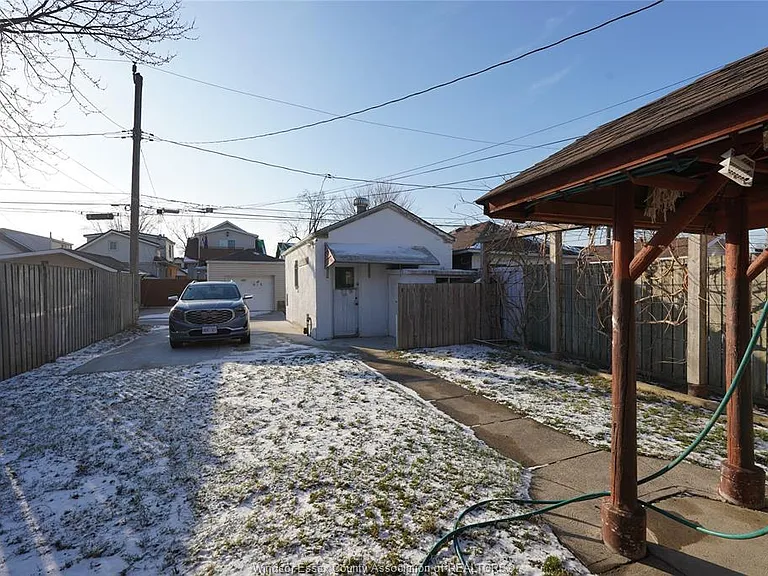 1529 Elsmere Ave — Photo 10