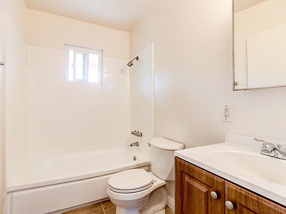 4th image of 1102 E G St APT 5