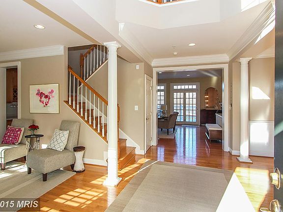 2nd image of 503 Oak Knoll Ter