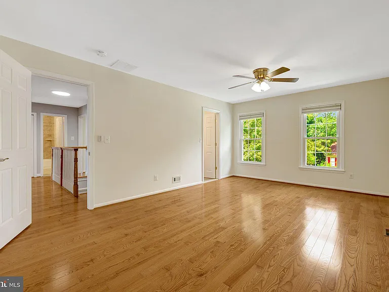 8995 Parliament Dr — Photo 28
