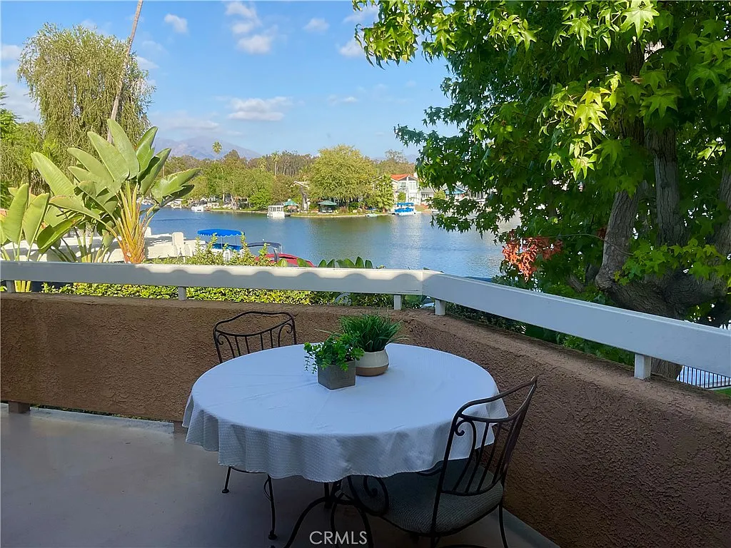 2 bed, 1211 sqft, $3,995 — Photo 4