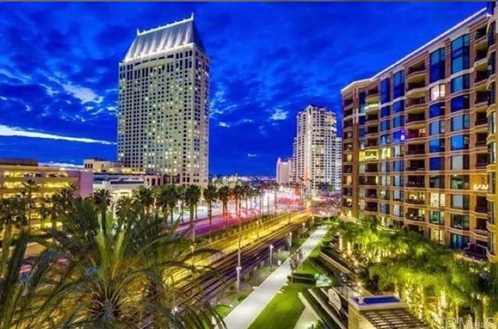 1 bed, 996 sqft, $3,890 — Photo 2
