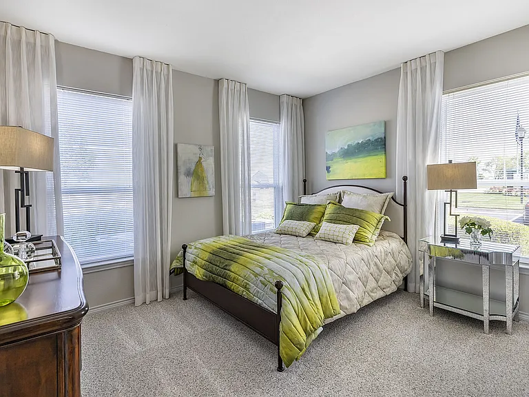New Longview — Photo 4