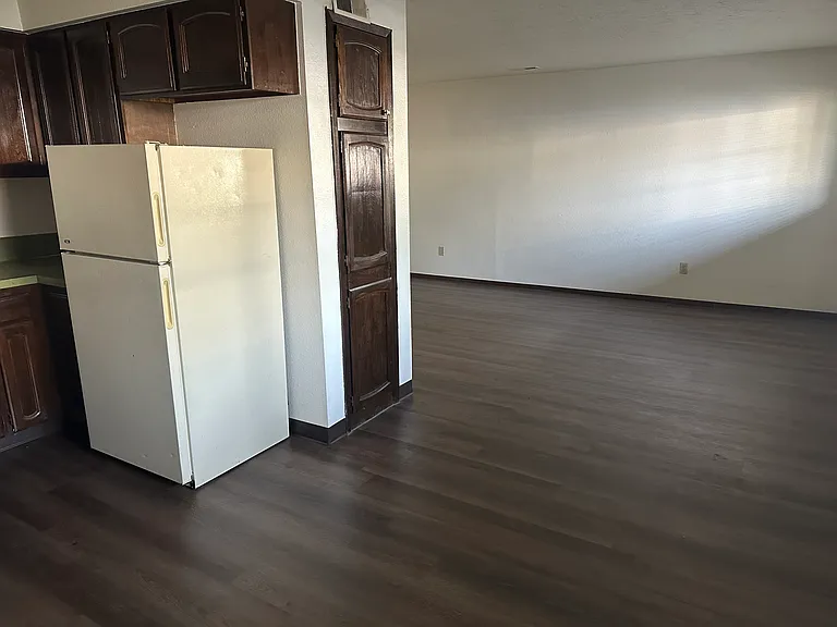 300 N Pacific St #1 — Photo 15