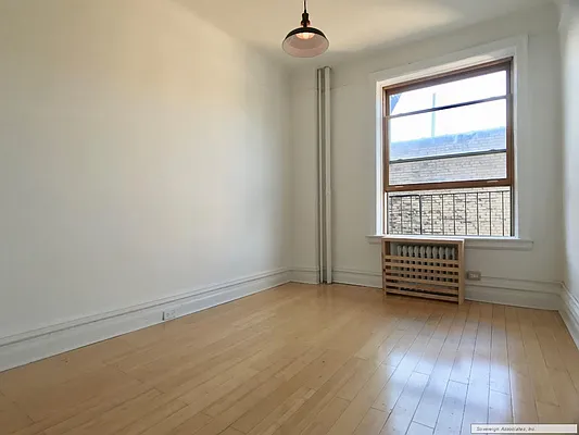 Rented by Sovereign Associates | media 19