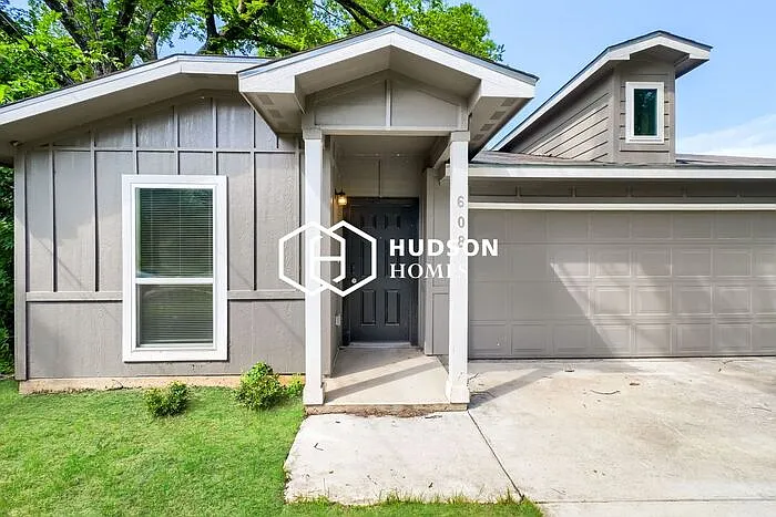608 Preston St — Photo 3