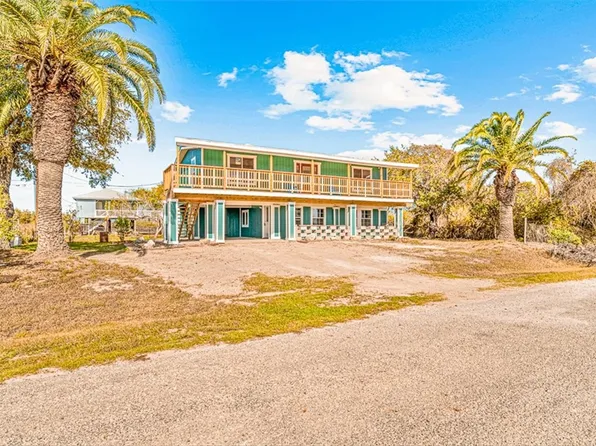 257 W Club Oak Ln, Rockport, TX 78382