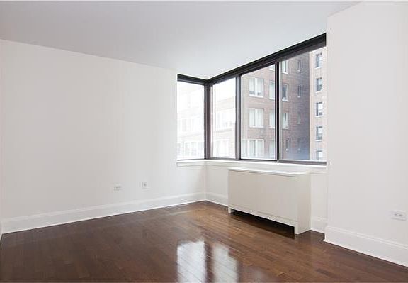 5th image of 300 E 64th St APT 10D