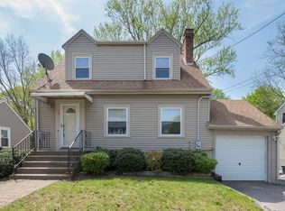 138 Pierce Rd, Weymouth, MA 02188