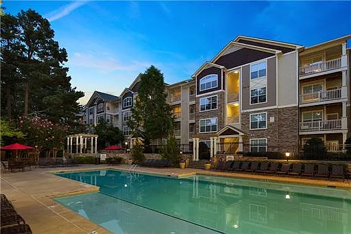 Anderson at Clairmont — Photo 4