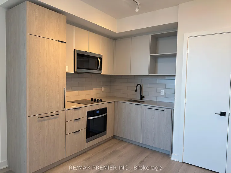 1185 Dupont St #803 — Photo 7