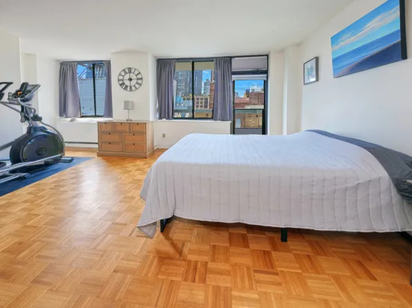 403 East 62nd Street image 7 of 11