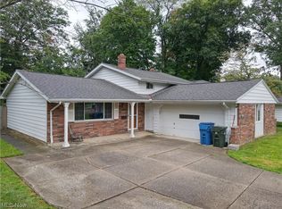 3466 Tree Ln, North Olmsted, OH 44070