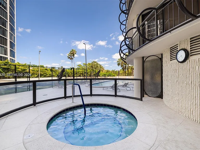 2843 S Bayshore Dr #P4-F — Photo 28