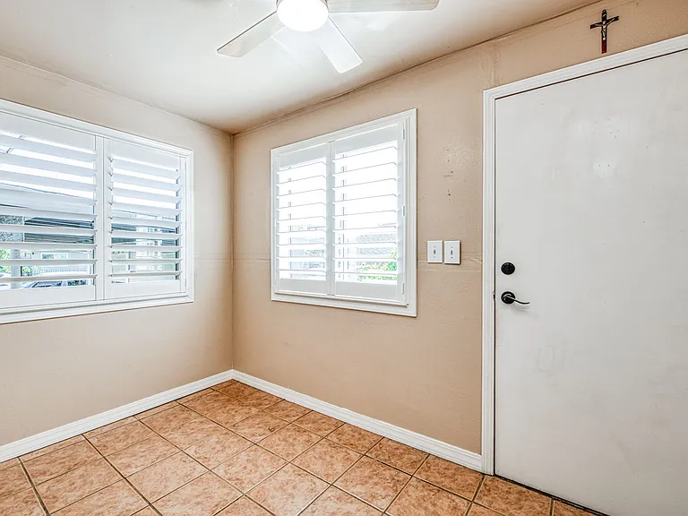 2434 Yerba St — Photo 12