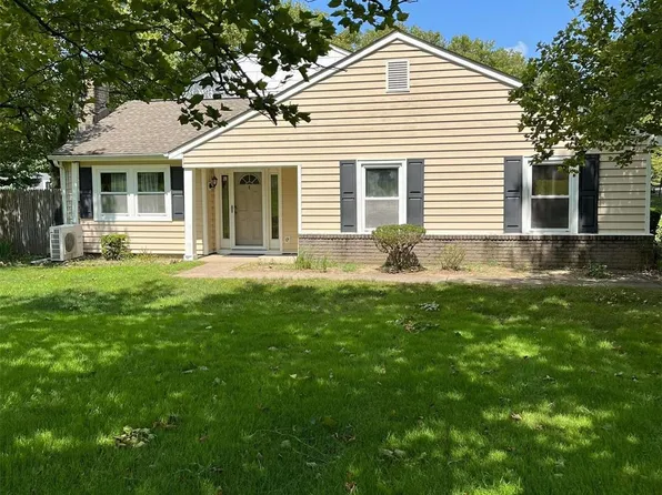 4 Vicksburg Court, Coram, NY 11727