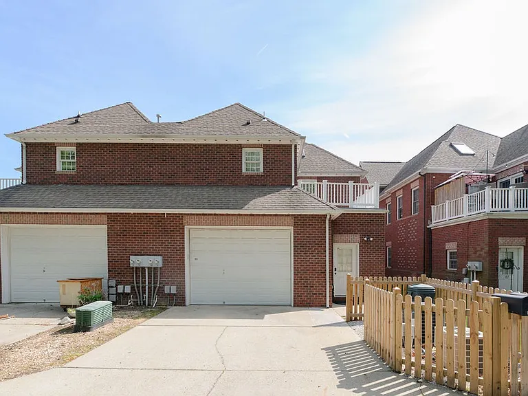 183 Herman Melville Ave — Photo 26
