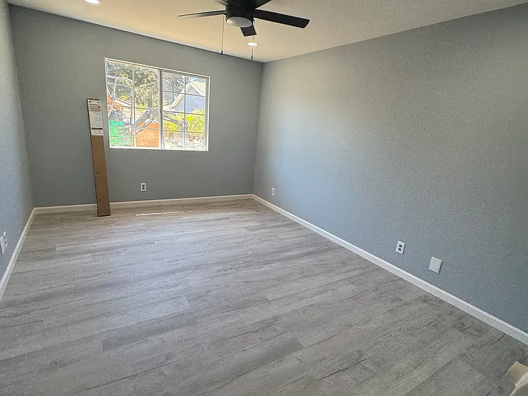 1123 Valerie St — Photo 2