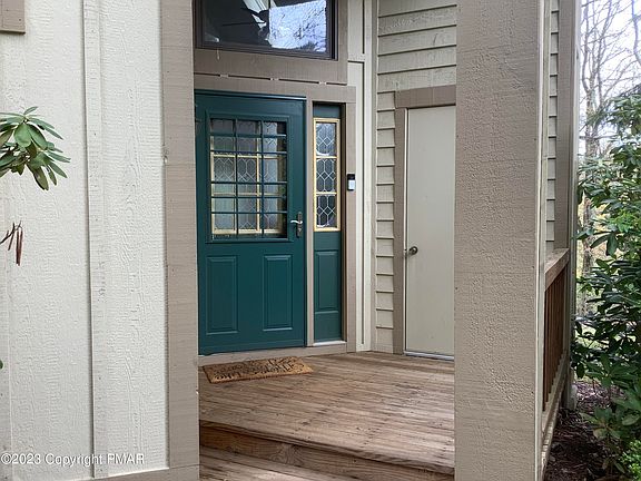 2nd image of 398 Vista Dr