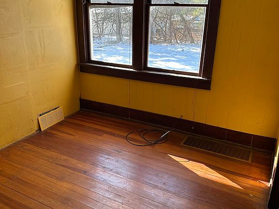 5th image of 298 Cedar Creek Rd