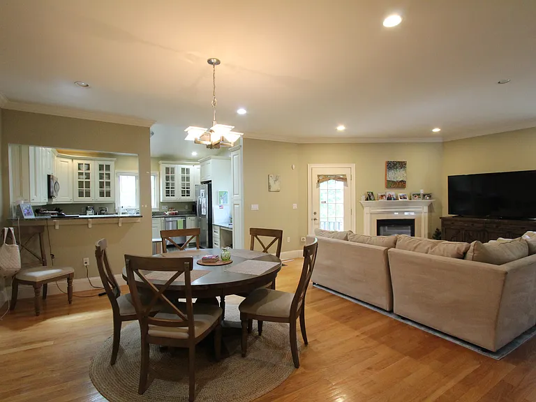 31 Florence St #31 — Photo 7