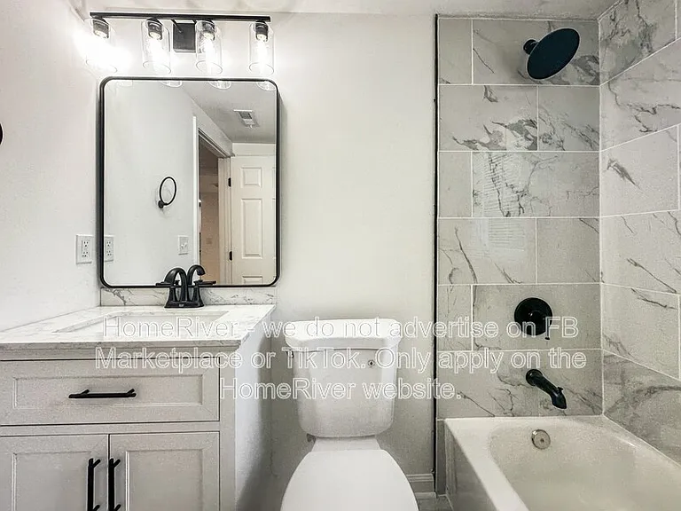 2313 Poplar St — Photo 5