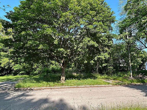 2nd image of 912 N 4th Ave