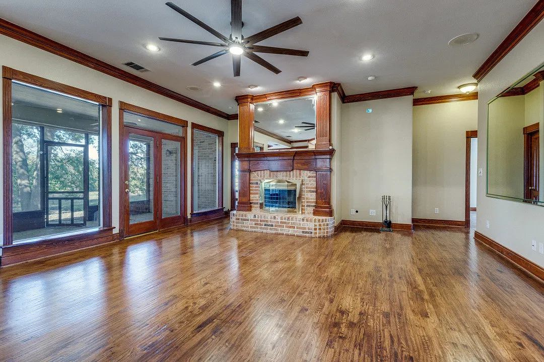 4 bed, 2305 sqft, $2,999 — Photo 2